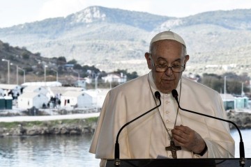 Pope condemns treatment of migrants in Europe
