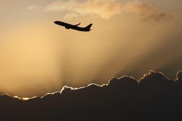 Just one of 50 aviation industry climate targets met, study finds
