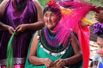Le travail des femmes autochtones pour préserver les connaissances traditionnelles célébré lors de la Journée internationale
