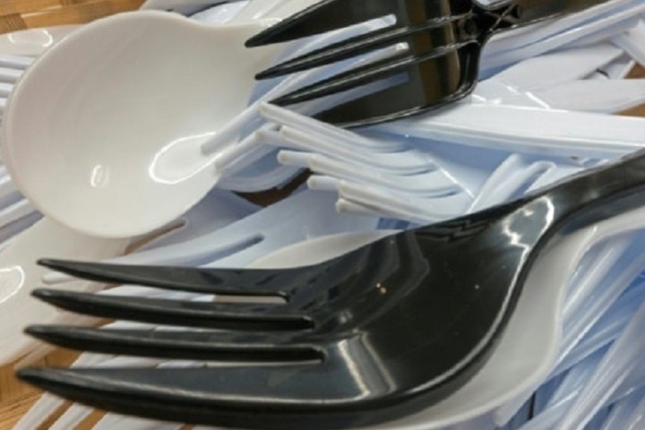 Londres va interdire la vaisselle en plastique à usage unique d’ici fin 2023